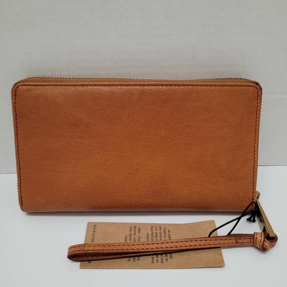 Margot NWT Brown Leather Gabby Single Zip Around Wristlet Wallet - Picture 2 of 15